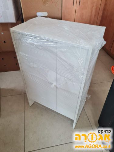 שידה לבנה