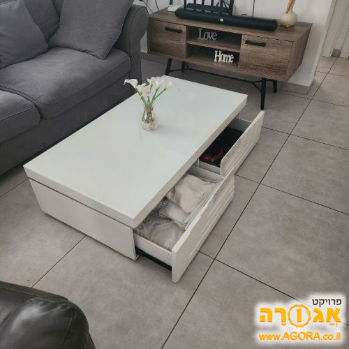 שולחן סלון לבן
