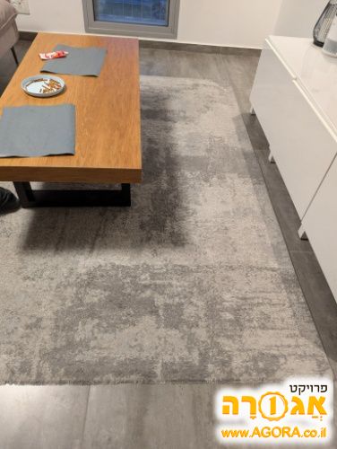 שטיח אפור