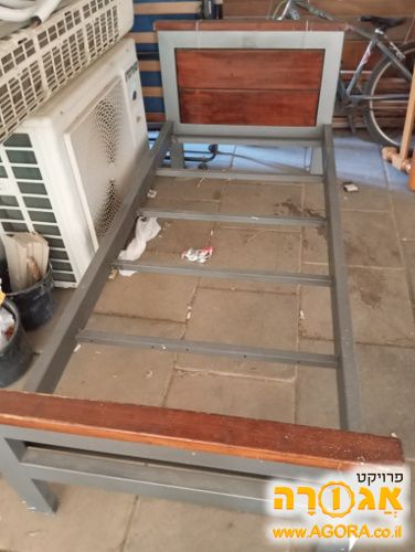 מיטה מברזל
