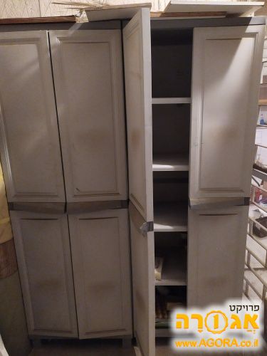 שני ארונות אחסון של כתר