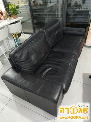 ספת עור שחורה