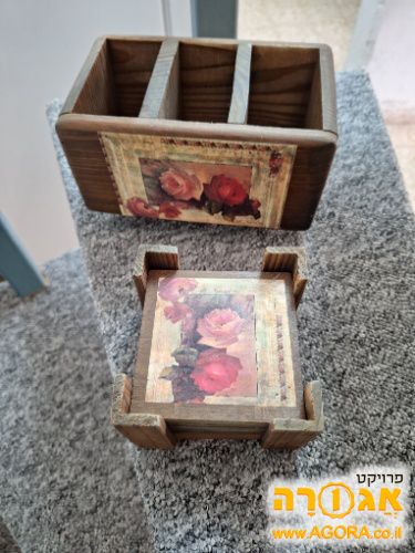 מתקן לשלטים ותחתיות לכוסות