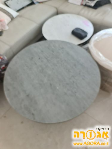 שולחן