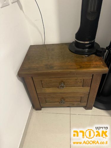 כוננית עץ מלא