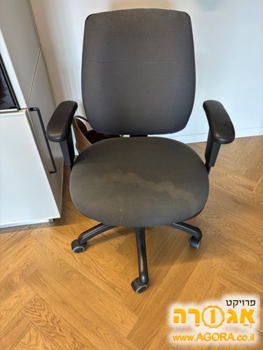 כסא לשלחן עבודה