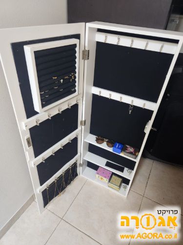 ארונית לתכשיטים