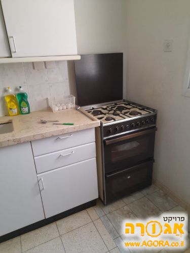 תנור ישן רק הכיריים עובדות