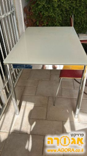 שולחן זכוכית