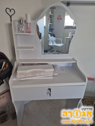 שידת איפור מעץ