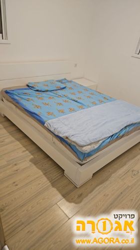 מיטה זוגית + מזרן + שידה