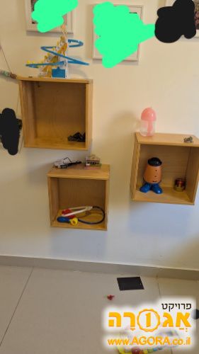 3 מדפים ריבועיים