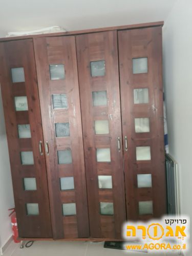 ארון עץ 4 דלתות ושתי שידות תואמות