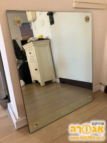 מראה לתלייה על הקיר