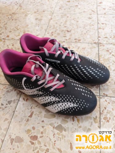 נעלי פקקים לכדורגל - אדידס פרדיטור