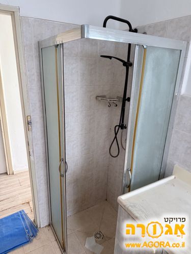 שירותים ומקלחת