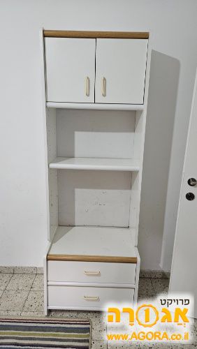 ספריה עומדת