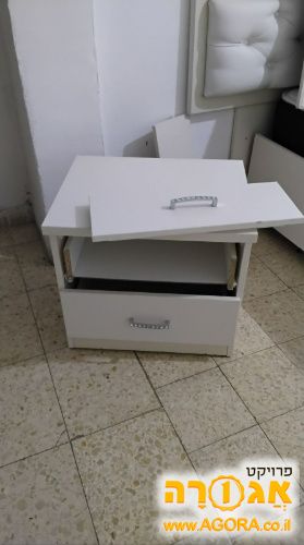 שידת מיטה