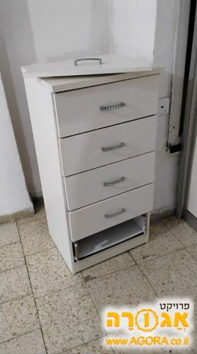 קומודה מגירות