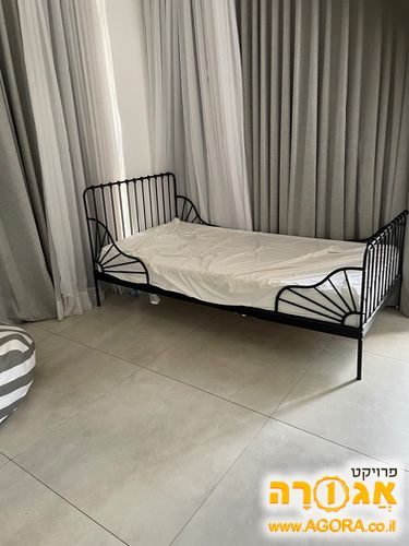 מיטת יחיד מברזל