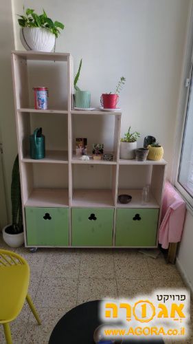 כוננית של עצמל'ה