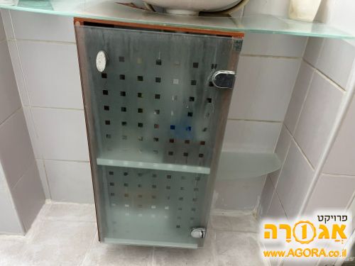 ארונית צפה למתחת כיור