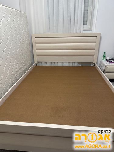 בסיס מיטה וחצי