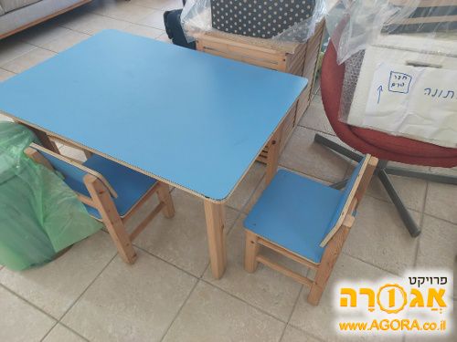 שולחן ילדים עץ וכחול+ 3 כסאות תואמים