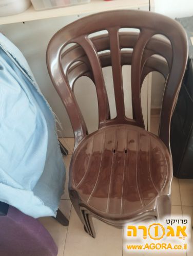 כיסאות מפלסטיק