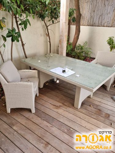 שולחן וכסאות גינה