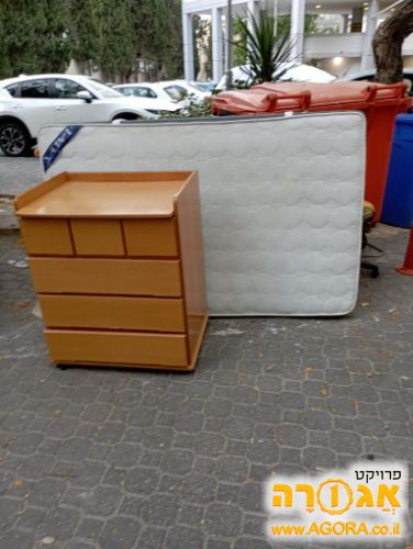 שידת החתלה. מזרון זוגי