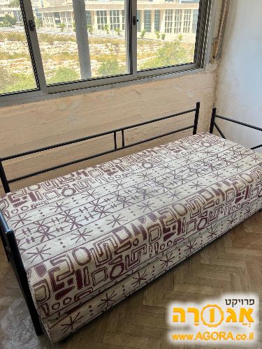 מיטת נער