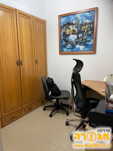 ארון 4 דלתות מעץ סנדביץ