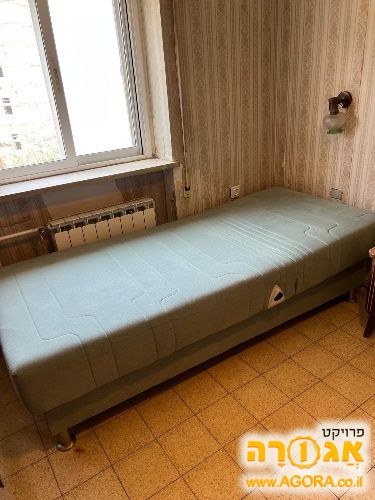 מיטה יחיד עם ארגז במצב מצויין