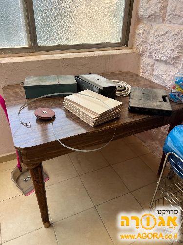 שולחן
