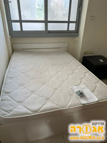 מיטה, מזרון, כסא נדנדה