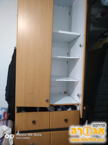 ארון שני דלתות