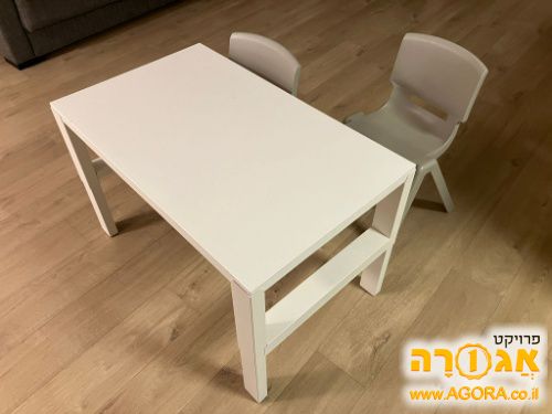 שולחן כתיבה לילד + שני כיסאות קטנים