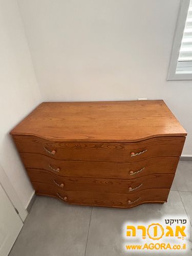 שידת מגירות רחבה