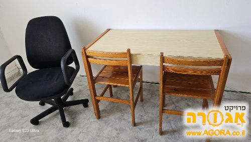 שולחנות אוכל וכסאות