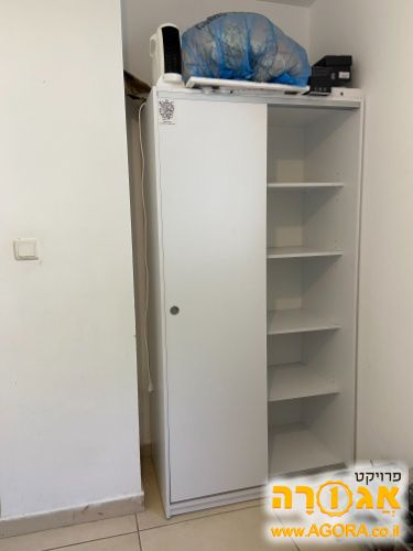 ארון עץ לבן