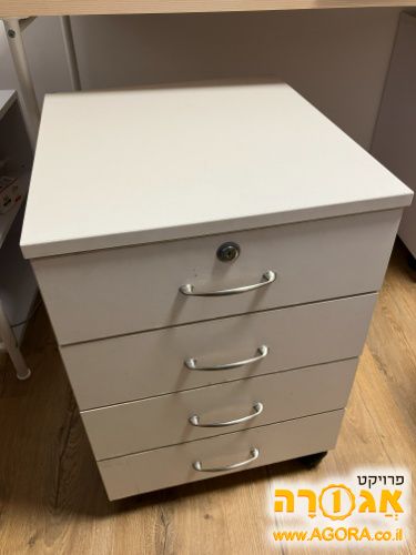 כוננית מגירות קטנה