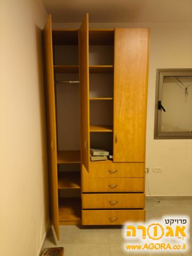 ארון בגדים במצב מצויין למסירה מרעננה