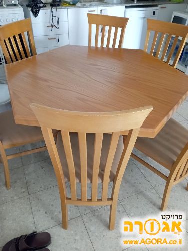 פינת אוכל וכיסאות