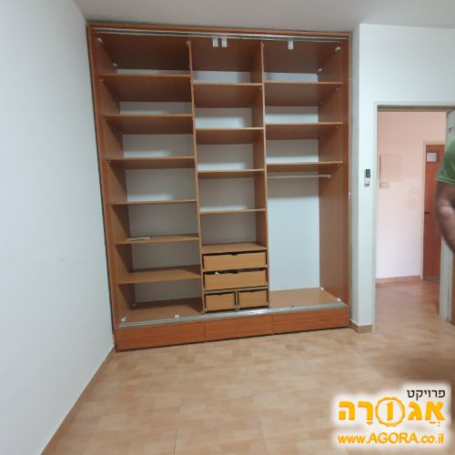 ארון בגדים