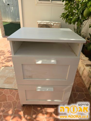 שידה איקאה בצבע לבן עם מגירות