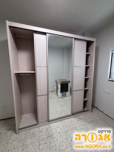 ארון הזזה