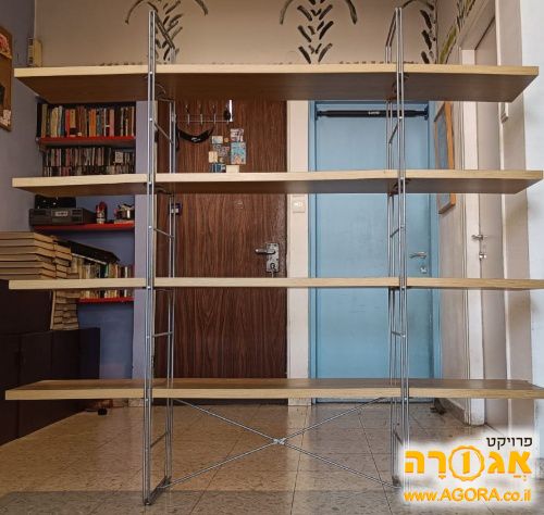 ספריית מדפים פשוטה ויפה