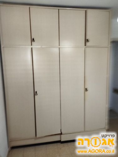ארון קיר גדול