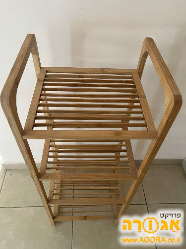 כוננית במבוק